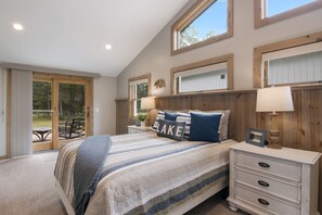 4 bedrooms, desk, iron/ironing board, travel crib - Winter Torch Lake Cabin|4BR|Ski, Ice Fish, Explore (Rapid City)