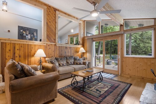 Winter Torch Lake Cabin|4BR|Ski, Ice Fish, Explore