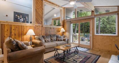 Winter Torch Lake Cabin|4BR|Ski, Ice Fish, Explore