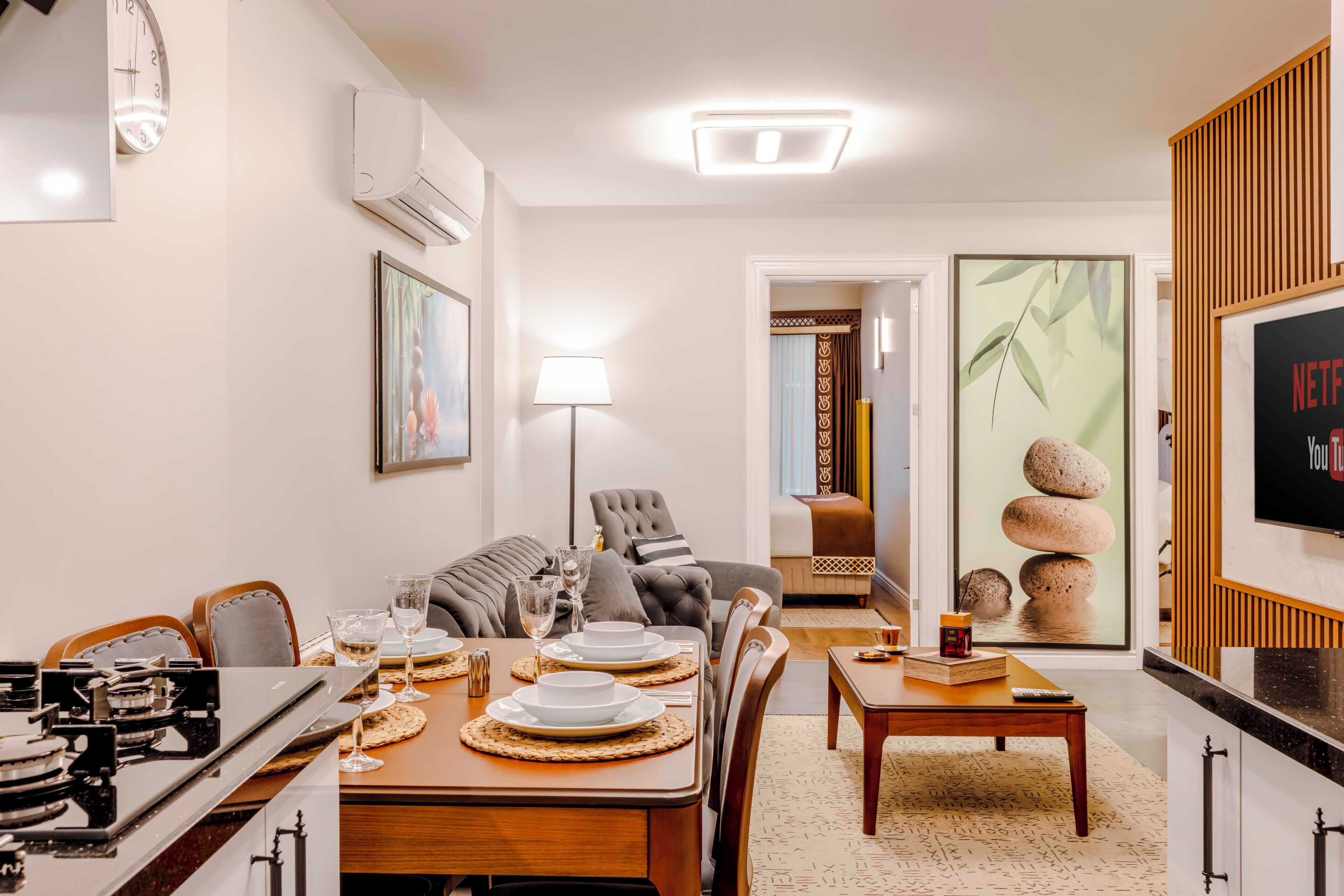Standard-Apartment, Stadtblick | Wohnbereich | 106-cm-Smart-TV mit Digitalempfang, Netflix, Hulu