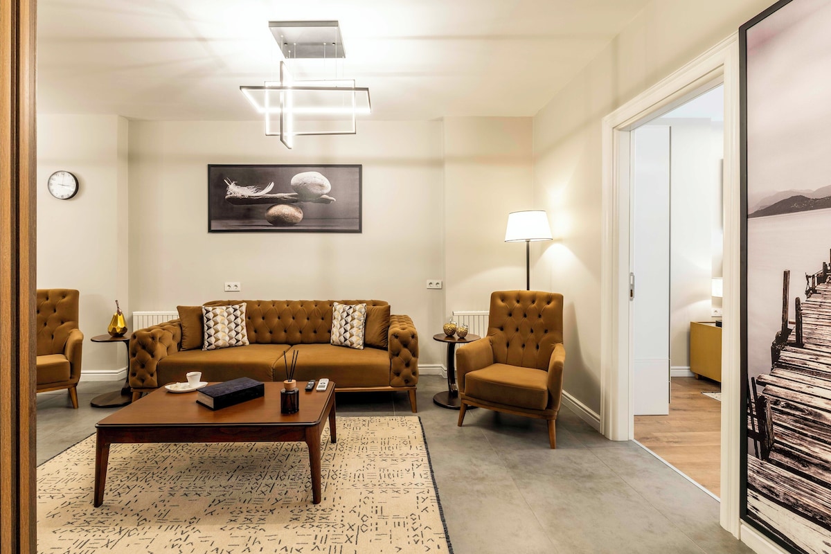 Standard-Apartment, Stadtblick | Wohnbereich | 106-cm-Smart-TV mit Digitalempfang, Netflix, Hulu