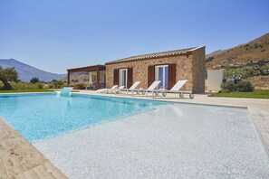 Seasonal outdoor pool - VILLA DEL BORGO (Castellammare del Golfo)