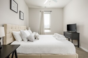 2 chambres, fer et planche à repasser, Wi-Fi gratuit, draps fournis