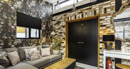 Scarlett Heart Studios in Golders Green