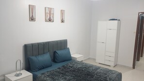 3 bedrooms, iron/ironing board, free WiFi, bed sheets