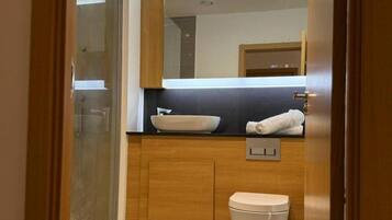 Combined shower/bathtub, deep-soaking bathtub, towels