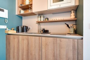 Fridge, microwave, stovetop, dishwasher - Suite Centre : Parking, Loggia, Ascenseur (Aix-en-Provence)