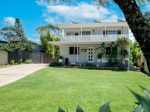 Exterior - Luxury coastal house, pool, walk to shop & beach (Anna Bay)