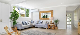 Luxury coastal house, pool, walk to shop & beach