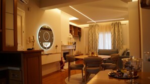 Living area - Daphne Luxury Apartment (Kastoria)