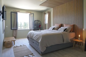 4 chambres, bureau, accès au Wi-Fi (inclus), literie fournie