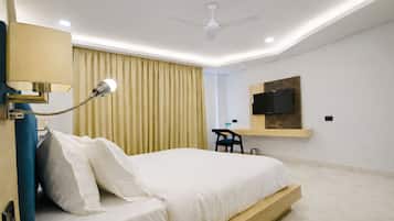 Executive Room | Blackout curtains, iron/ironing board, free WiFi