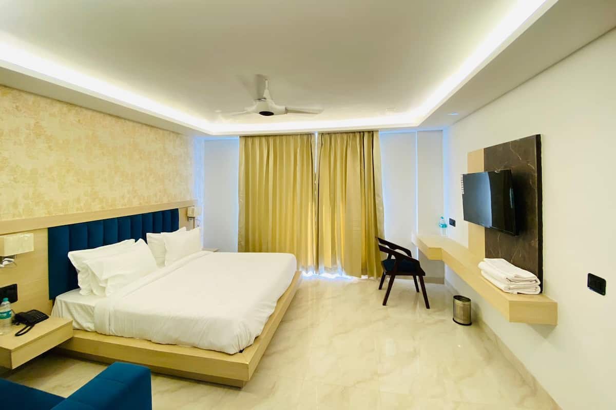 Deluxe Double or Twin Room | Blackout curtains, iron/ironing board, free WiFi