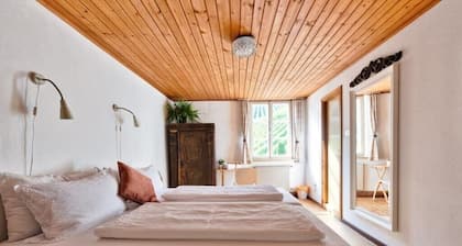 Historisches Kirchengebäude im Retro Chic Flair