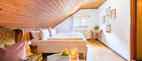 4 bedrooms, WiFi, bed sheets