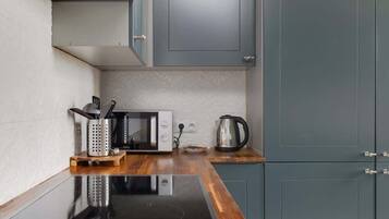 冰箱、微波炉、烤箱、炉灶