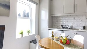 Căn hộ | Bếp riêng | Tủ lạnh, lò vi sóng, lò nướng, bếp nấu 
