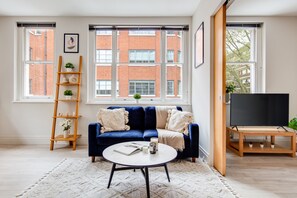 City appartement | Woonruimte | Een smart-tv