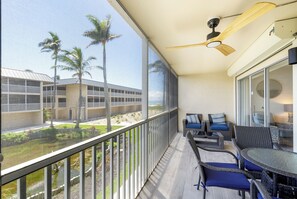 Property grounds - Sandy Feet and Sea Shells Welcome Here (Sanibel)