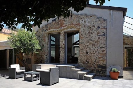 Terrace/patio. Anna and Gaetano CIR 19087029C222006