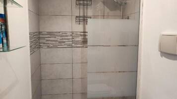 Dusch, hÄrtork, bidé och handdukar