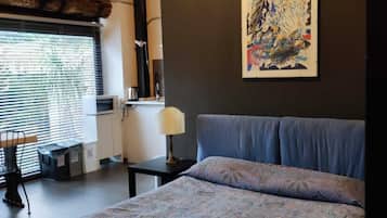 1 bedroom, travel cot, free WiFi, bed sheets