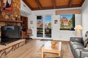 TV - Canyon Mesa Townhome with Spectacular Red Rock Views! - Heaven on the 7th - S084 (Sedona)