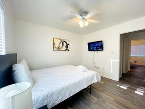 2 habitaciones, tabla de planchar con plancha, wifi y ropa de cama 