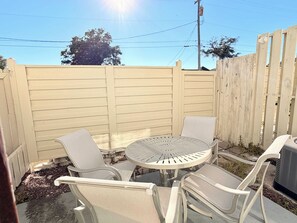 Outdoor dining - Beautiful and Tranquil Cherry Grove Beach (North Myrtle Beach)