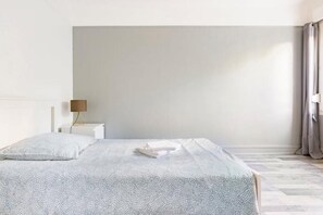 2 bedrooms, iron/ironing board, free WiFi, bed sheets - Appartement Moderne Proche Plage et Nausicaa (Boulogne-sur-Mer)