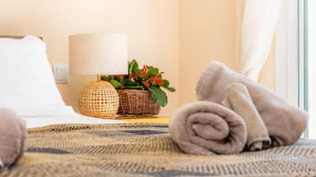 4 bedrooms, iron/ironing board, free WiFi, bed sheets