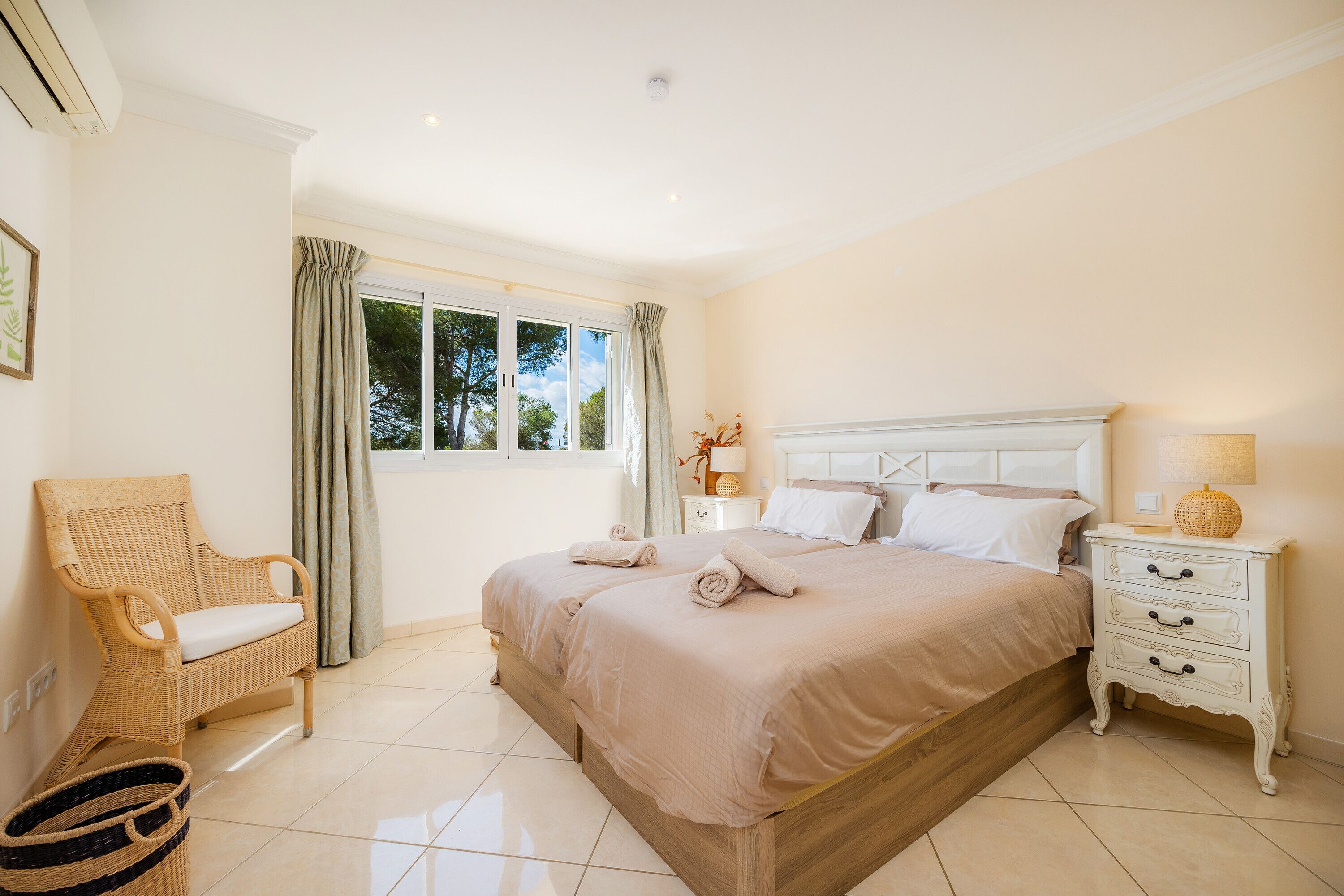 4 habitaciones, tabla de planchar con plancha y wifi gratis 