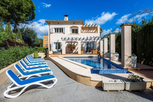 Holiday Home 'Casa Alegria' with Private Pool, Wi-Fi and Air Conditioning