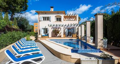 Holiday Home 'Casa Alegria' with Private Pool, Wi-Fi and Air Conditioning