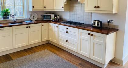 Bright Modern Welcoming Home Easy Stroll Along Pathway Into Kenmare Town