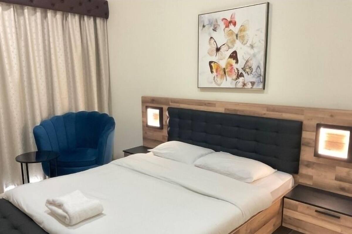 Bureau, Wi-Fi gratuit, ameublement personnalisé, draps fournis