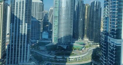 Luxury Lakeview Apartment