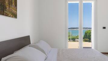 Comfort Villa | Iron/ironing board, free WiFi, bed sheets