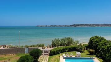 Comfort Villa | Terrace/patio