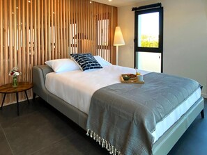 Lägenhet Deluxe - 2 sovrum - terrass - utsikt mot staden | Minibar med vissa gratis produkter, ljudisolering och gratis wi-fi