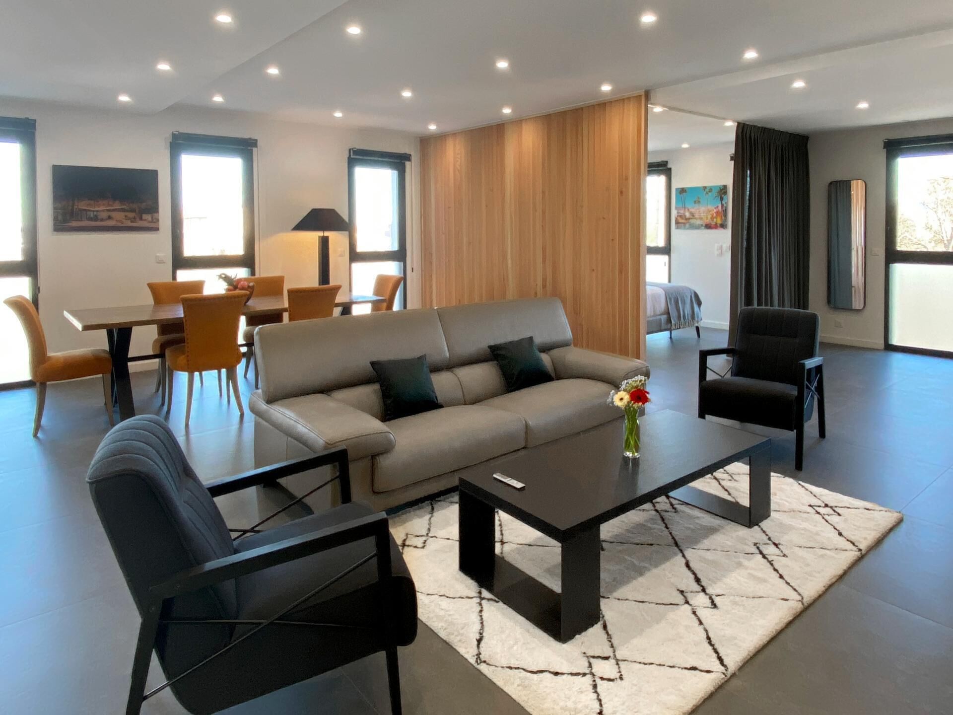 Deluxe-Apartment, 2 Schlafzimmer, Terrasse, Stadtblick | Wohnbereich | Tischtennisplatte