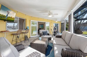 TV, video games, offices, computer monitors - New! Gulf Breeze Haven: Pet Friendly | Heated Pool & Spa | Gulf Access (Cape Coral)