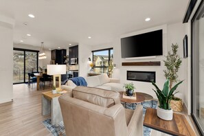 Smart TV, fireplace, books, stereo - A Frame of Mind at Chelan Vacation Rentals (Chelan)
