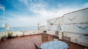 Outdoor dining - The Terrace by the Sea (Letojanni)