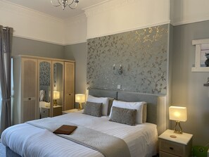 Premier kamer, 1 twee- of 2 eenpersoonsbedden, en-suite badkamer (Sea Front-The Oddicombe ) | 1 slaapkamer, gratis wifi