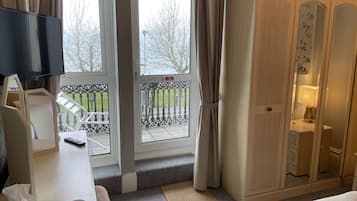 Phòng đôi hoặc 2 giường đơn Premier, có phòng tắm riêng (Sea Front-The Oddicombe ) | 1 phòng ngủ, truy cập Internet không dây miễn phí
