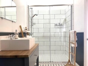 Premier kamer, 1 twee- of 2 eenpersoonsbedden, en-suite badkamer (Sea Front-The Oddicombe ) | Badkamer