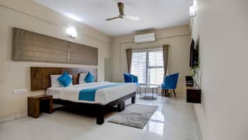 Deluxe Double Room | Individually decorated, individually furnished, desk, laptop workspace