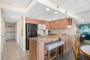 Paper towels - Bay Princess Condo with Outdoor Pool and Balcony! (Ocean City)