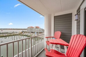 Property grounds - Downtown 2 Bedroom White Marlin Condo short walk to the Beach and Boardwalk! (Ocean City)